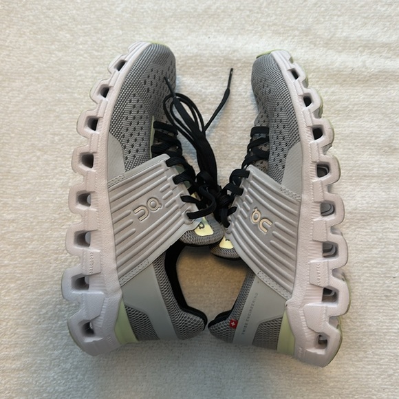 on Running Women's Cloudswift ❤️ - Picture 3 of 3